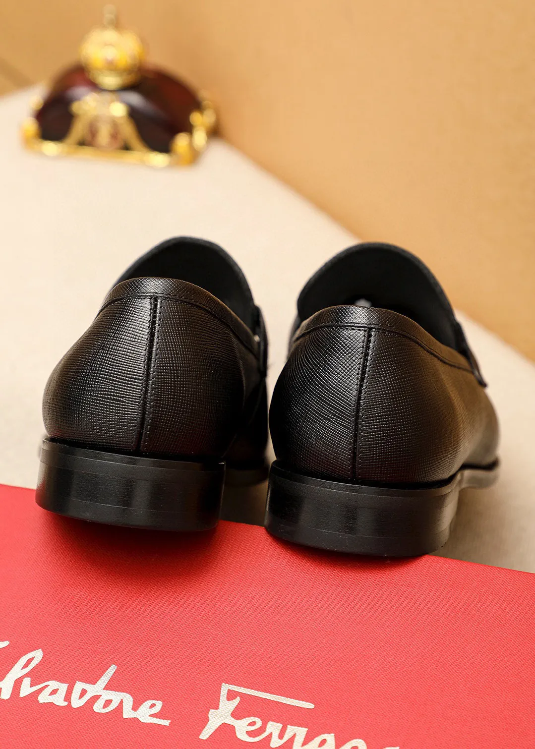 Men's shoes💰460💰 Product trademark: Ferragamo "Ferragamo" casual leather shoes Regular size: 38-44 (45🉑️customized) Product materials: Selected imported first-layer cross-grain cowhide leather upper + luxury hardware buckle, imported water-dyed cowhide leather lining. Strong three-dimensional visual effect, original outsole color: 1⃣️color optional